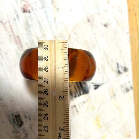 Bold Vintage Heavy Amber Iced Tea Domed Lucite Wide Bangle Bracelet Mod - Picture 6 of 11